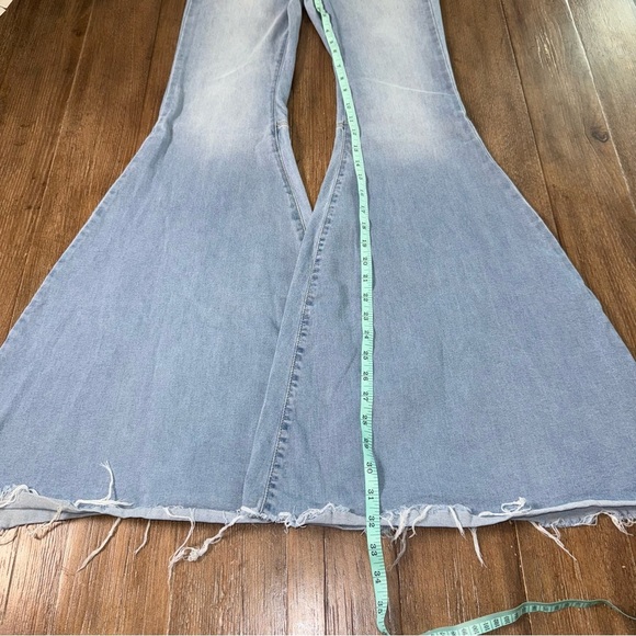 WE THE FREE Pull-On Flare Jeans Blue Boho - Picture 10 of 13